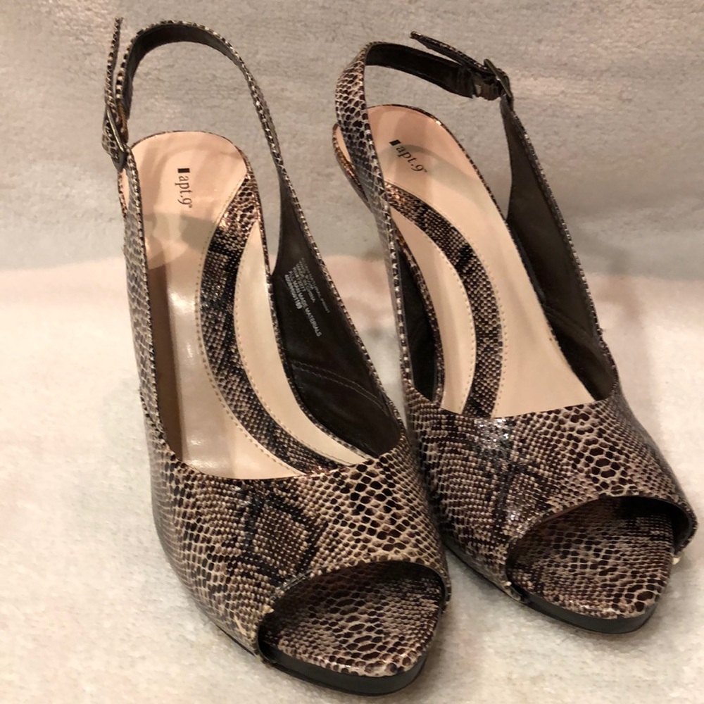 Apt. 9. Size 8 1/2 Medium.